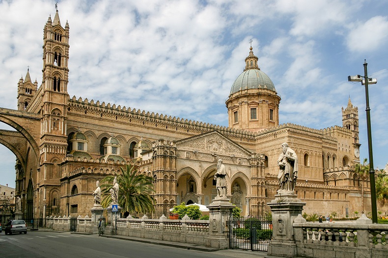 Palazzo dei Normanni - Stockfoto-ID: 351279197 Copyright: magicbones  - Big Stock Photo