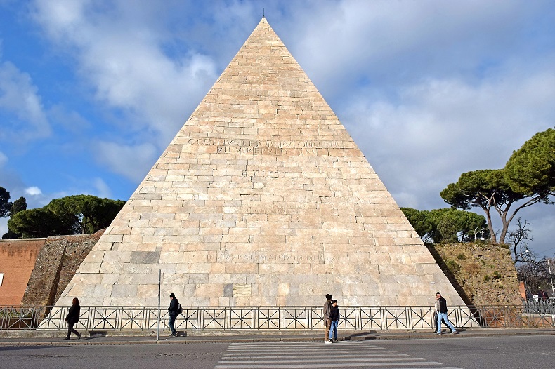 Cestius Pyramide - Piramide di Cestio - Stockfoto-ID: 284732998 Copyright: irisphoto3
